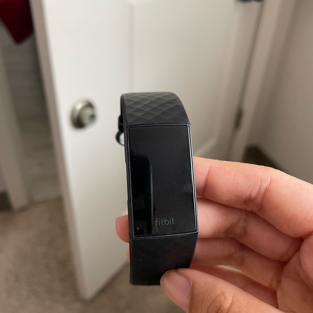 NEW Fitbit Charge 4 Advanced Fitness Tracker + GPS